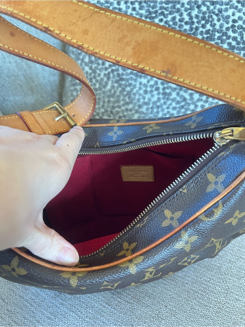 Louis Vuitton Croissant MM Signature Monogram Shoulder Bag - Picture 12 of 15